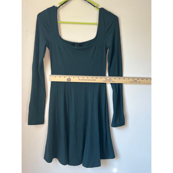 Forever 21 emerald green fit and flare dress with scoop neck size small‎ - Picture 1 of 4